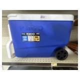Rolling 38 quart igloo cooler