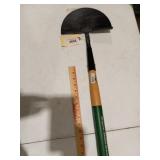 Manual half-moon lawn edger
