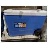 Igloo rolling 38 quart cooler