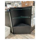 Corner shelf with adjustable glass placement