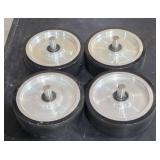 4 rubber-coated contact wheels and drive wheels