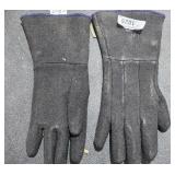 Black heat resistant glove