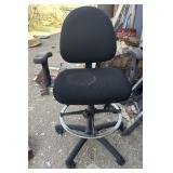 Rolling office chair