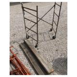 Foldable scaffolding