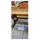 Extendable dining table