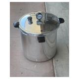 23 quart Presto pressure canner with gauge in Box