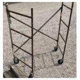 Foldable scaffolding