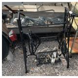 Old singer, cast-iron repainted, foot pedal base