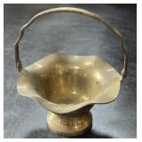 6ï¿½ Vintage MCM Brass Basket W/ Handle