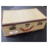 (F) Medium Harvey Suit Case Vintage