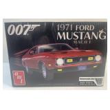 Plastic Model Car Kit 1971 Ford Mustang Mach I