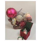 (T) Lot of Assorted Ornaments in Butterfly Wire