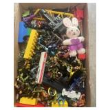 Tray Lot Of Assorted Mini GI Joes, Green Army Men