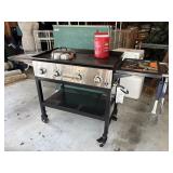 Members Mark 4 Burner Grill 700 sq inches Griddle