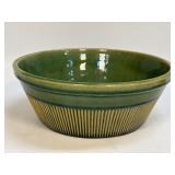 9ï¿½ Haeger? Pottery Mixing Bowl with Ribbed Design