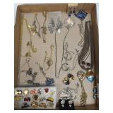 40 Pieces Of Assorted Jewelry As Pictured