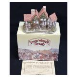 (K) David Winter Cottages ï¿½The Apothecarys Shopï¿½