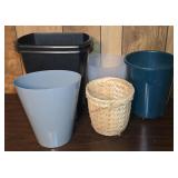 6 Small Trash Cans