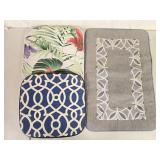 2 Seat Cushions & Rug