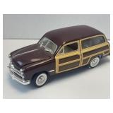 1:24 Scale Die Cast Model 1949 Ford Woody Wagon