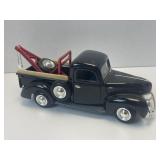 1:24 Die Cast Scale Model 1940 Ford Tow Truck