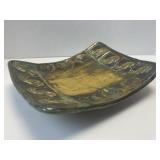 (B) 9 1/2ï¿½ x 7 1/2ï¿½ Studio Art Pottery Signed