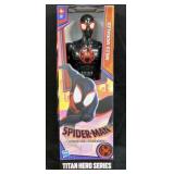 (C) Hasbro Marvel Spider-Man Titan Hero Series