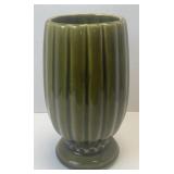 (D) 9ï¿½ Vintage McCoy Floraline Green Ribbed Vase