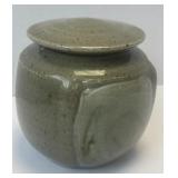 (D) 5ï¿½ Lidded Studio Pottery