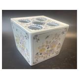 (B) Vintage Williamsburg Restoration Flower Frog