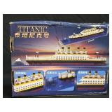 (D) Titanic Model Kit NIB
