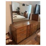 65ï¿½ x 54ï¿½ Dresser & Mirror