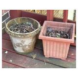 2 Outdoor Flower Pots