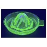 (B) Vintage Green Uranium Glass Juicer Vintage