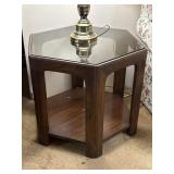 23ï¿½ x 25ï¿½ Glass Top End Table-Lamp Sold