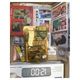 (C) Lot with Clock Christmas Cards in Tin and