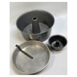 (B) Ekco Bundt Pan and mini Bundt And Bake King