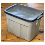 (FL) Tote as Shown Roughneck 18 Gallon with Lid