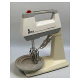 (B) Hamilton 5 Speed Mixer