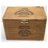 (C) Vintage J.R Special Selection Cigar Box
