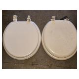 2 Toilet Seats