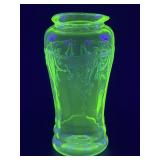 (L) Vintage ANCHOR HOCKING Uranium Glass Cameo
