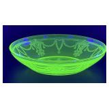 (L) Vintage ANCHOR HOCKING Uranium Glass Cameo