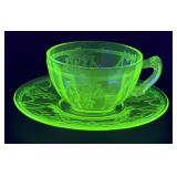 (L) Vintage ANCHOR HOCKING Uranium Glass Cameo
