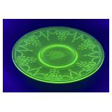 (L) Vintage ANCHOR HOCKING Uranium Glass Cameo