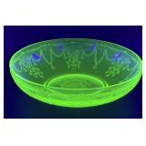 (L) Vintage ANCHOR HOCKING Uranium Glass Cameo
