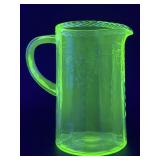 (L) Vintage ANCHOR HOCKING Uranium Glass Cameo