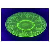(L) Vintage ANCHOR HOCKING Uranium Glass Cameo