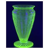 (L) Vintage ANCHOR HOCKING Uranium Glass Cameo