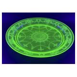 (L) Vintage ANCHOR HOCKING Uranium Glass Cameo